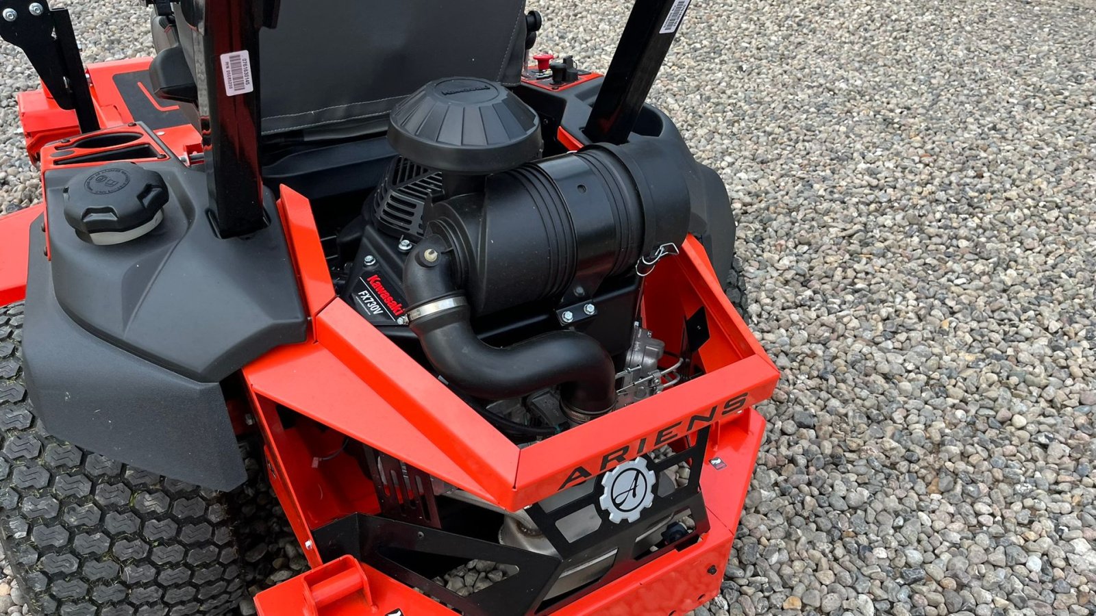 Rasentraktor des Typs Ariens Zenith 60 SD Top professionel maskine med stor 2 cylindret Kawasaki motor., Gebrauchtmaschine in Lintrup (Bild 9)