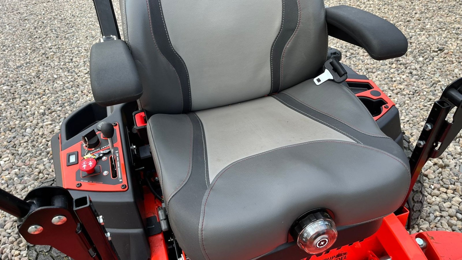 Rasentraktor des Typs Ariens Zenith 60 SD Top professionel maskine med stor 2 cylindret Kawasaki motor., Gebrauchtmaschine in Lintrup (Bild 13)