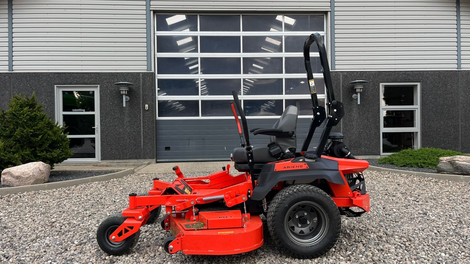 Rasentraktor des Typs Ariens Zenith 60 SD Top professionel maskine med stor 2 cylindret Kawasaki motor., Gebrauchtmaschine in Lintrup (Bild 1)
