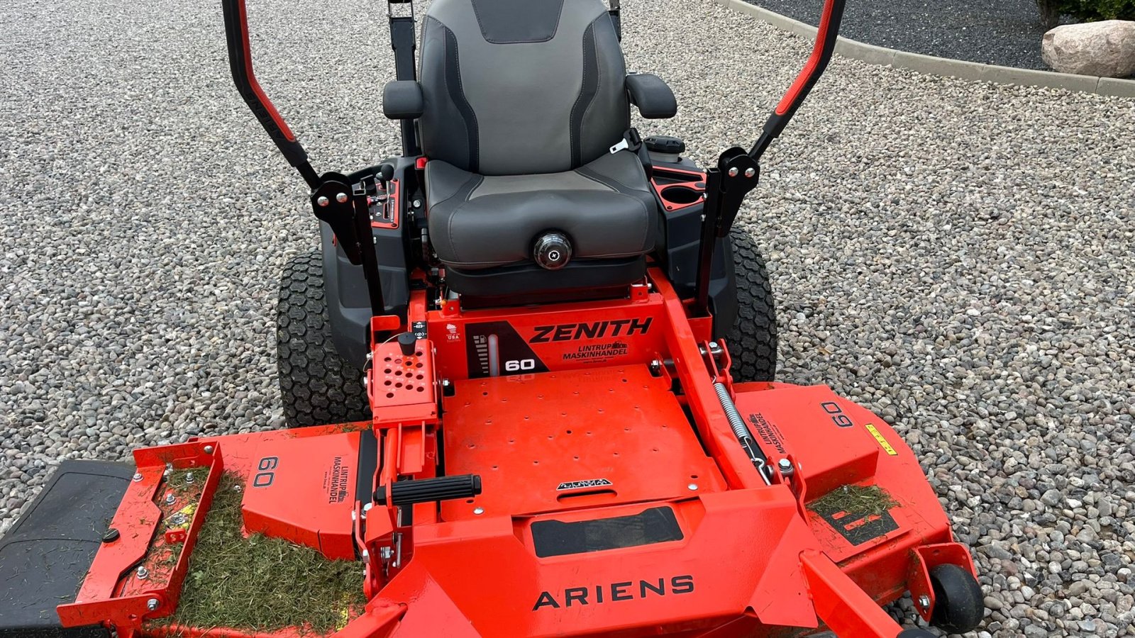 Rasentraktor des Typs Ariens Zenith 60 SD Top professionel maskine med stor 2 cylindret Kawasaki motor., Gebrauchtmaschine in Lintrup (Bild 11)