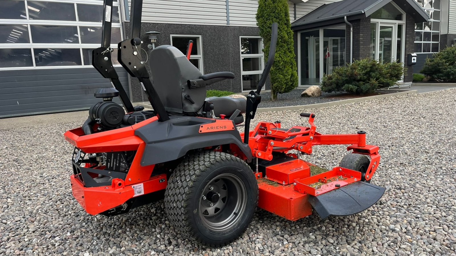 Rasentraktor des Typs Ariens Zenith 60 SD Top professionel maskine med stor 2 cylindret Kawasaki motor., Gebrauchtmaschine in Lintrup (Bild 16)