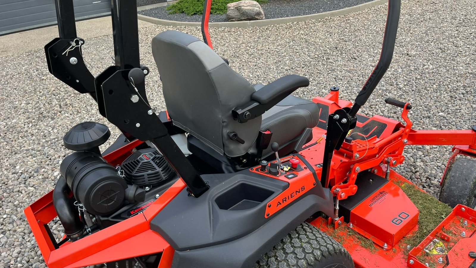 Rasentraktor des Typs Ariens Zenith 60 SD Top professionel maskine med stor 2 cylindret Kawasaki motor., Gebrauchtmaschine in Lintrup (Bild 17)