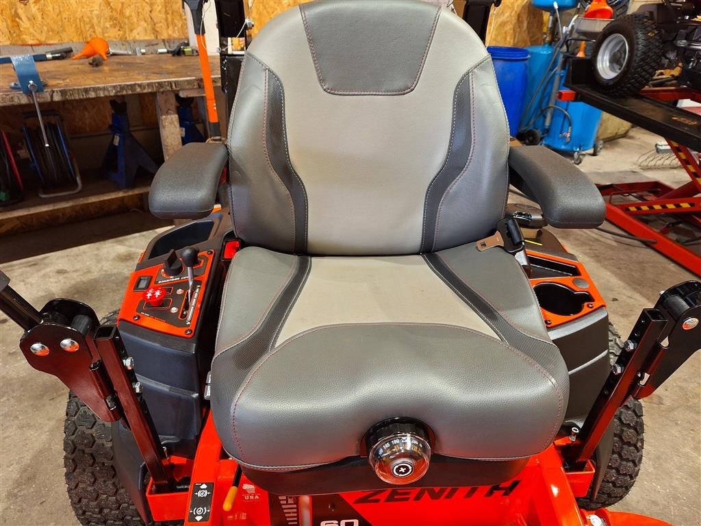 Rasentraktor des Typs Ariens Zenith 60" SD, Gebrauchtmaschine in Rødekro (Bild 8)