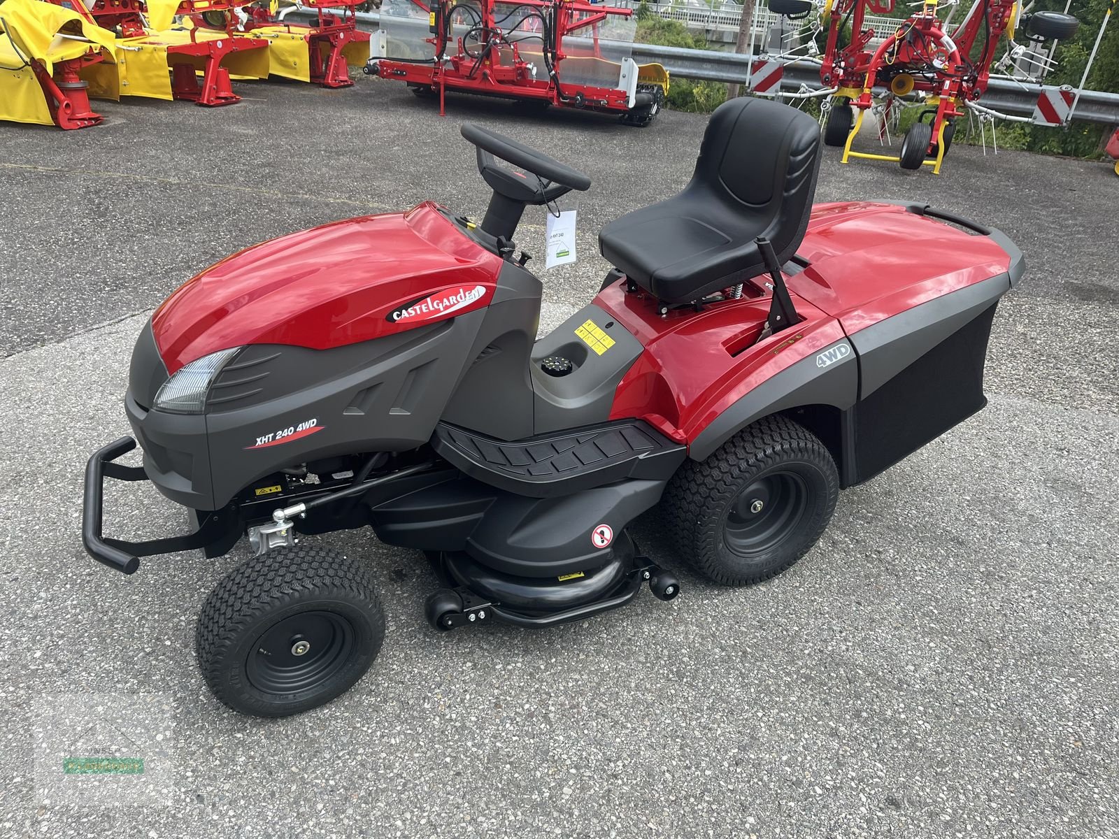 Rasentraktor des Typs Castelgarden XHT 240 4WD, Gebrauchtmaschine in Wartberg (Bild 1)