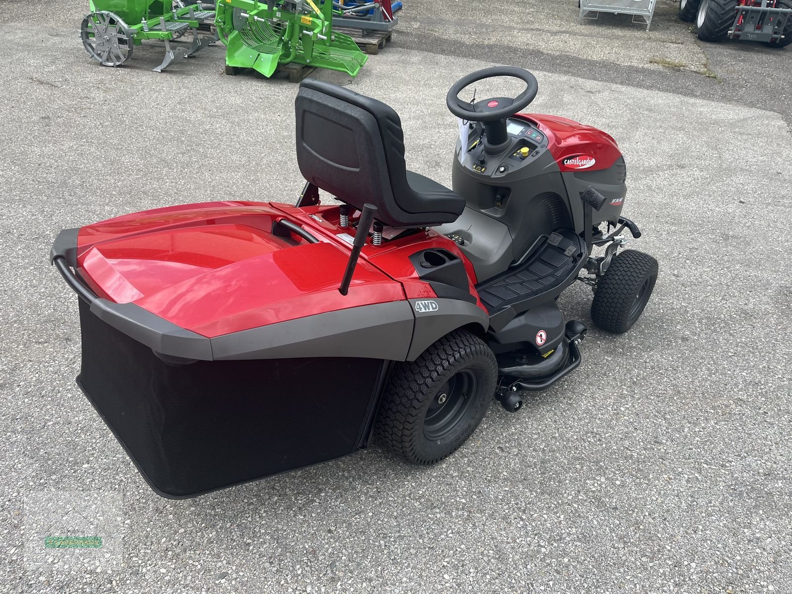 Rasentraktor des Typs Castelgarden XHT 240 4WD, Gebrauchtmaschine in Wartberg (Bild 3)