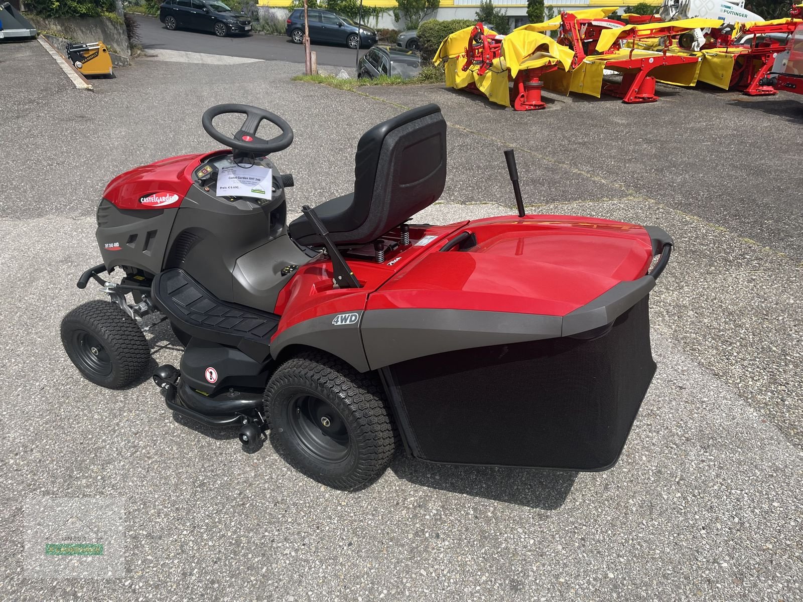 Rasentraktor des Typs Castelgarden XHT 240 4WD, Gebrauchtmaschine in Wartberg (Bild 4)