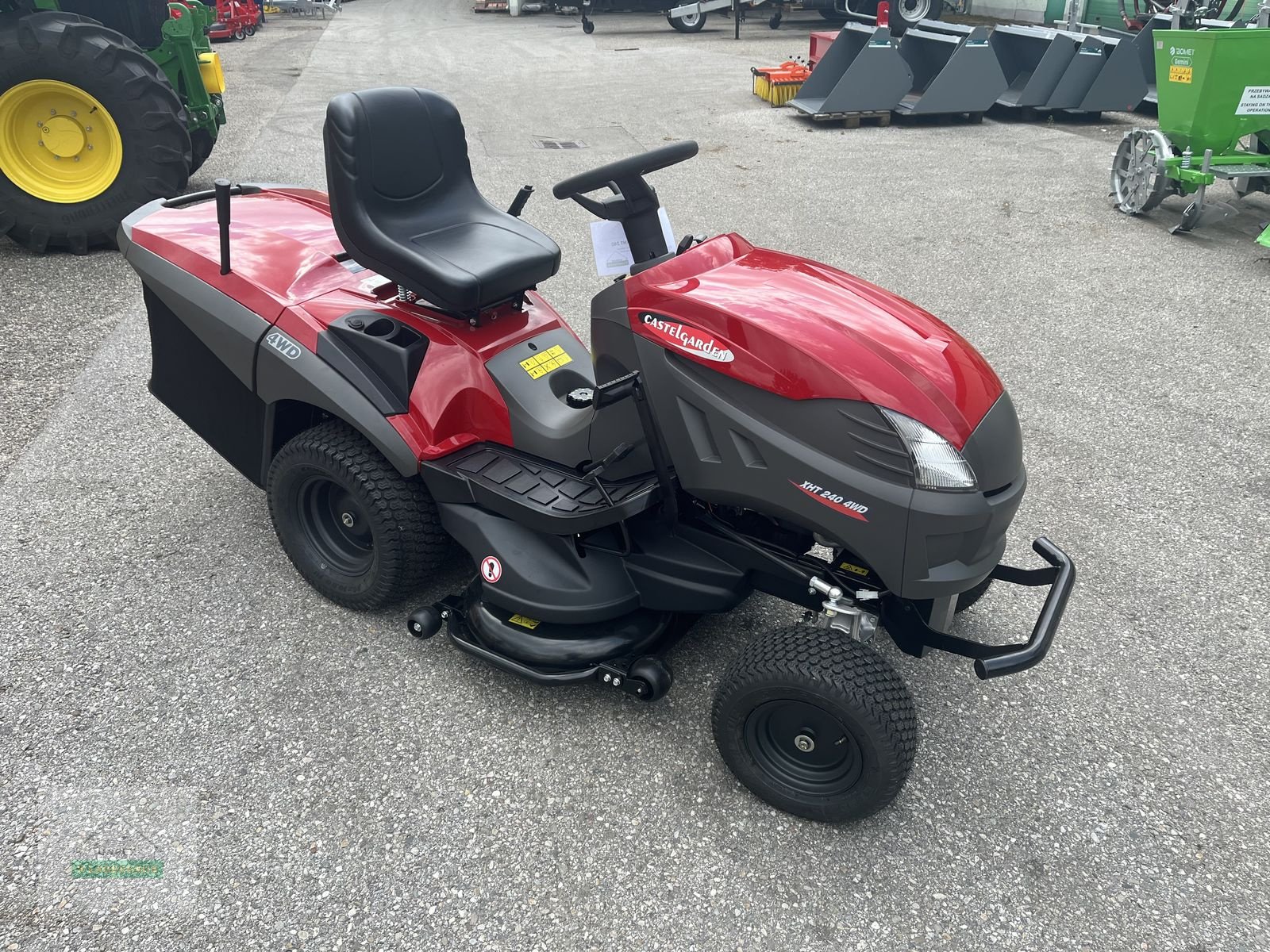 Rasentraktor des Typs Castelgarden XHT 240 4WD, Gebrauchtmaschine in Wartberg (Bild 2)