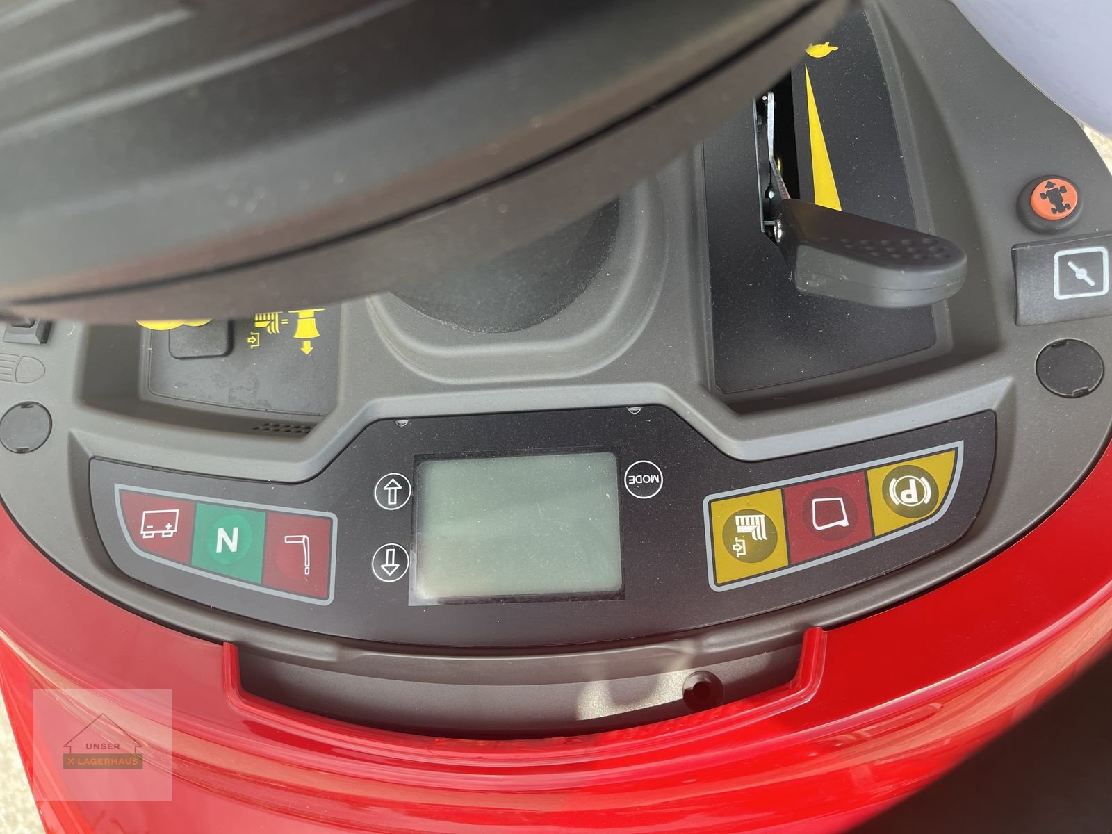 Rasentraktor des Typs Castelgarden XHT 240 4WD, Gebrauchtmaschine in Wartberg (Bild 6)