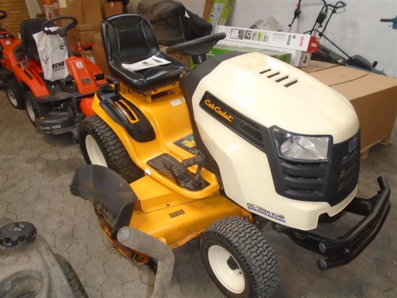 Cub Cadet CC 1224 KHP Meget velholdt kun 447 Timer, Gebrauchtmaschine, Год выпуска: 2012, Отработанные часы/га: 447 (Фотография 1) Rasentraktor типа Cub Cadet CC 1224 KHP Meget velholdt kun 447 Timer, Gebrauchtmaschine в Viborg (Фотография 1)