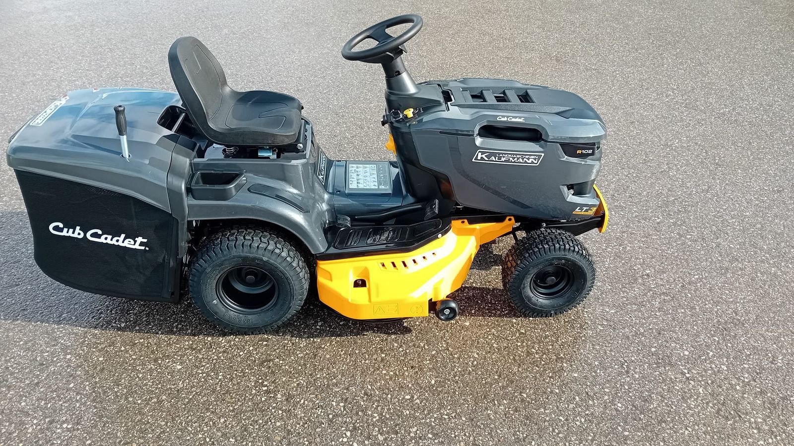 Rasentraktor des Typs Cub Cadet Cub Cadet LT3 R102 Rasentraktor, Neumaschine in NATTERNBACH (Bild 12)