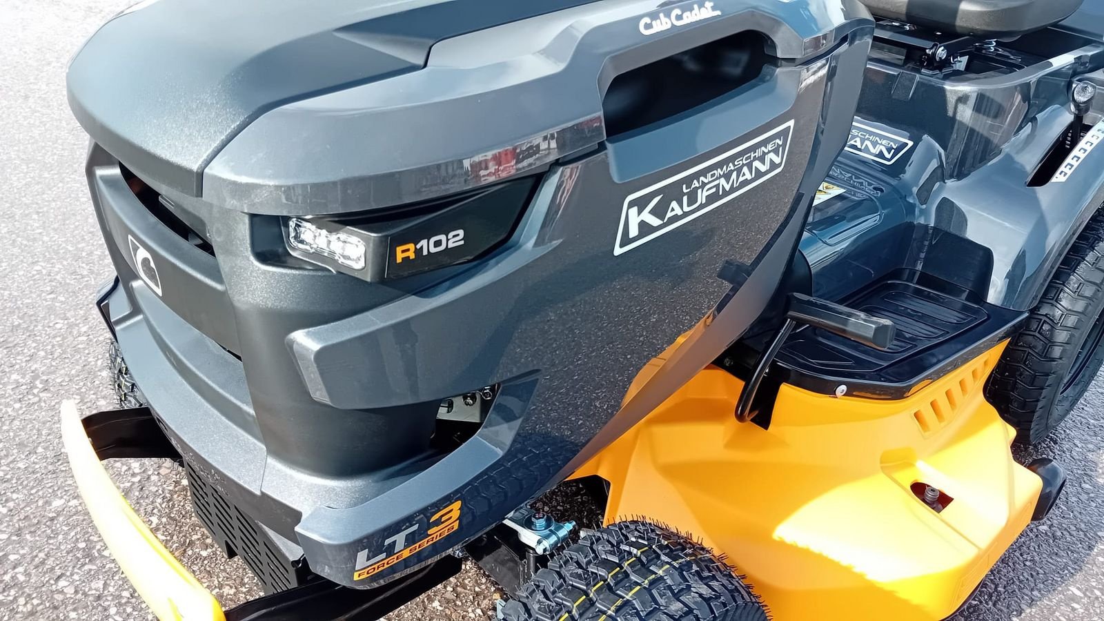 Rasentraktor des Typs Cub Cadet Cub Cadet LT3 R102 Rasentraktor, Neumaschine in NATTERNBACH (Bild 4)