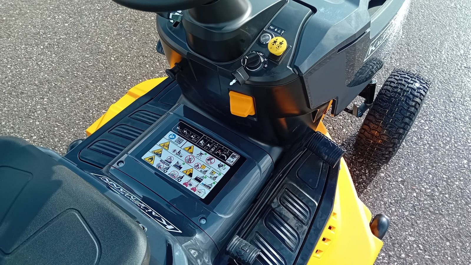 Rasentraktor des Typs Cub Cadet Cub Cadet LT3 R102 Rasentraktor, Neumaschine in NATTERNBACH (Bild 8)