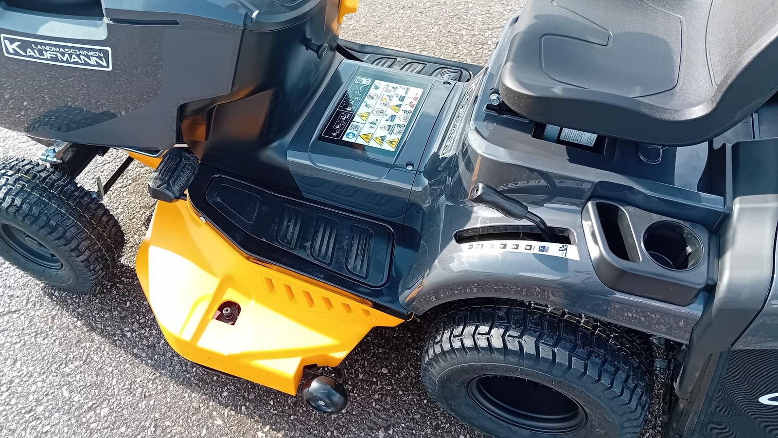 Rasentraktor des Typs Cub Cadet Cub Cadet LT3 R102 Rasentraktor, Neumaschine in NATTERNBACH (Bild 5)