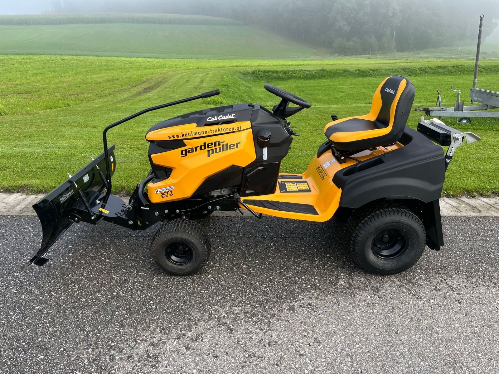 Rasentraktor от тип Cub Cadet Cub Cadet XT1 Winter, Gebrauchtmaschine в NATTERNBACH (Снимка 2)