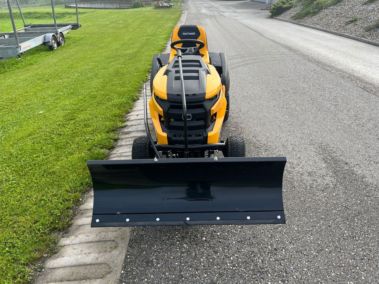 Rasentraktor от тип Cub Cadet Cub Cadet XT1 Winter, Gebrauchtmaschine в NATTERNBACH (Снимка 7)