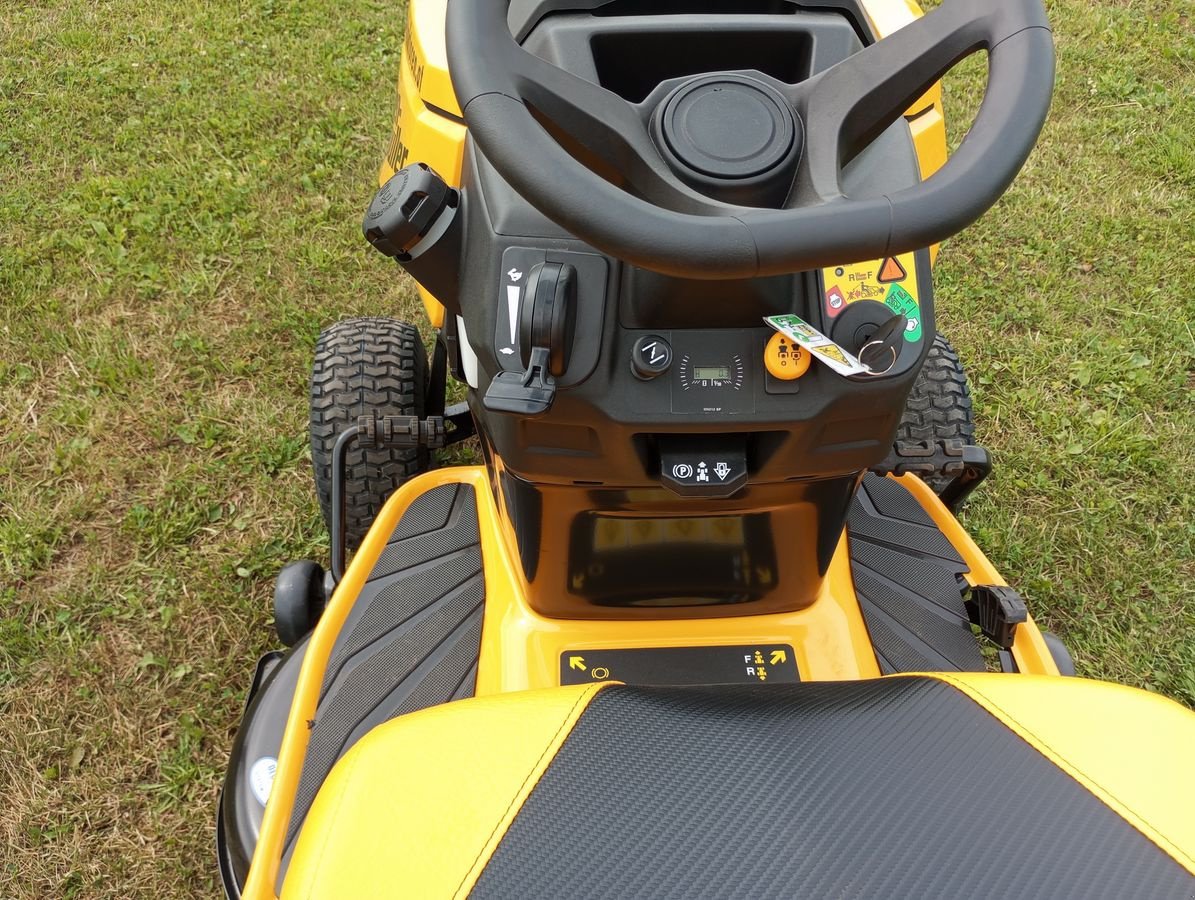 Rasentraktor des Typs Cub Cadet Cub Cadet XT2 QR 106 Spezial Edition, Neumaschine in NATTERNBACH (Bild 2)