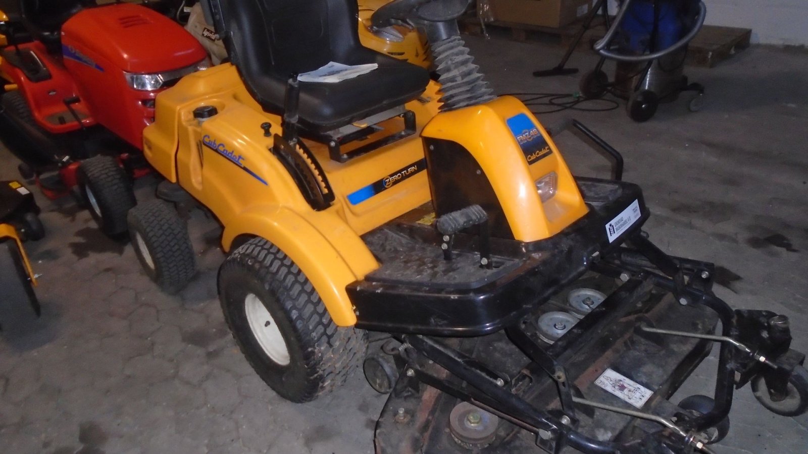 Rasentraktor типа Cub Cadet FMZ48, Gebrauchtmaschine в Viborg (Фотография 2)