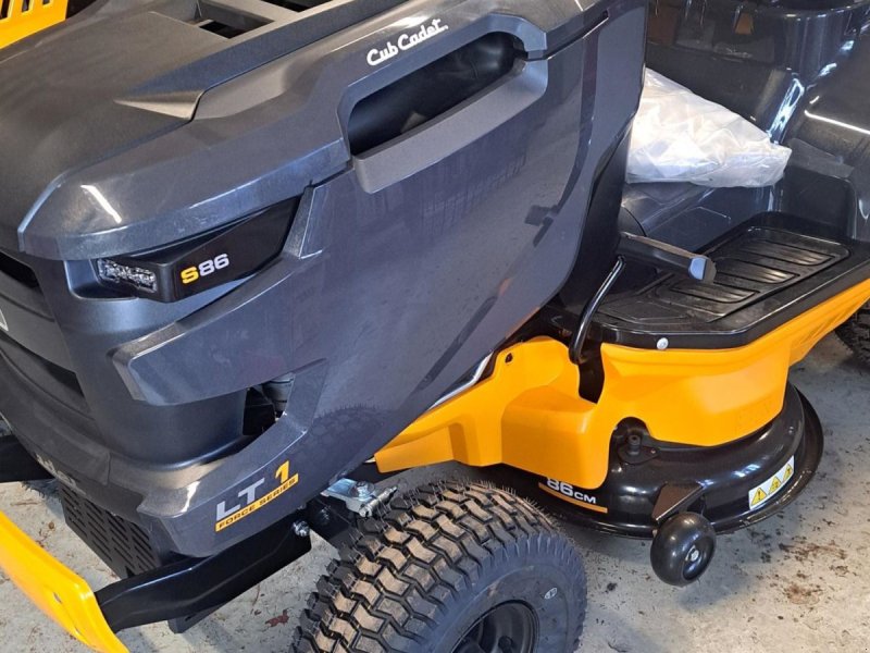 Rasentraktor del tipo Cub Cadet LT 1 S86, Gebrauchtmaschine In Spøttrup (Immagine 1)