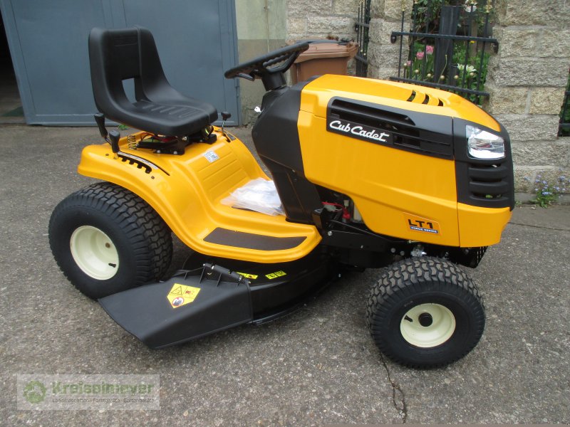 Cub Cadet LT1 NS96, Neumaschine (Obrázek 1) Rasentraktor typu Cub Cadet LT1 NS96, Neumaschine v Feuchtwangen (Obrázek 1)