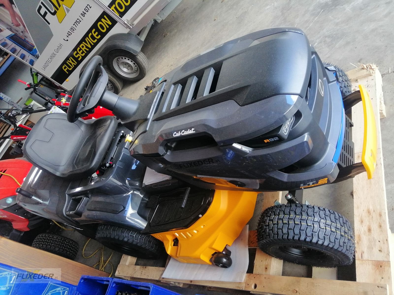 Rasentraktor typu Cub Cadet LT2 R92 Hydrostat, Neumaschine w Pattigham (Zdjęcie 1)