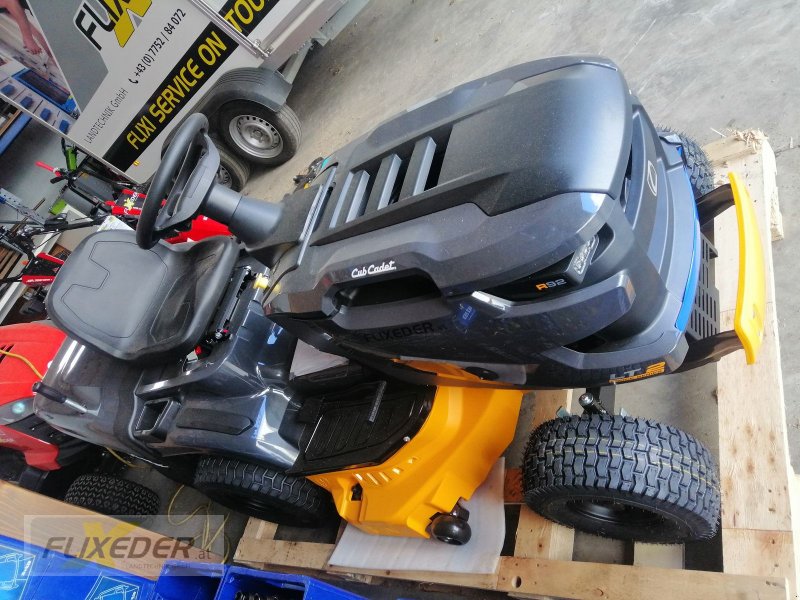 Rasentraktor του τύπου Cub Cadet LT2 R92 Hydrostat, Neumaschine σε Pattigham