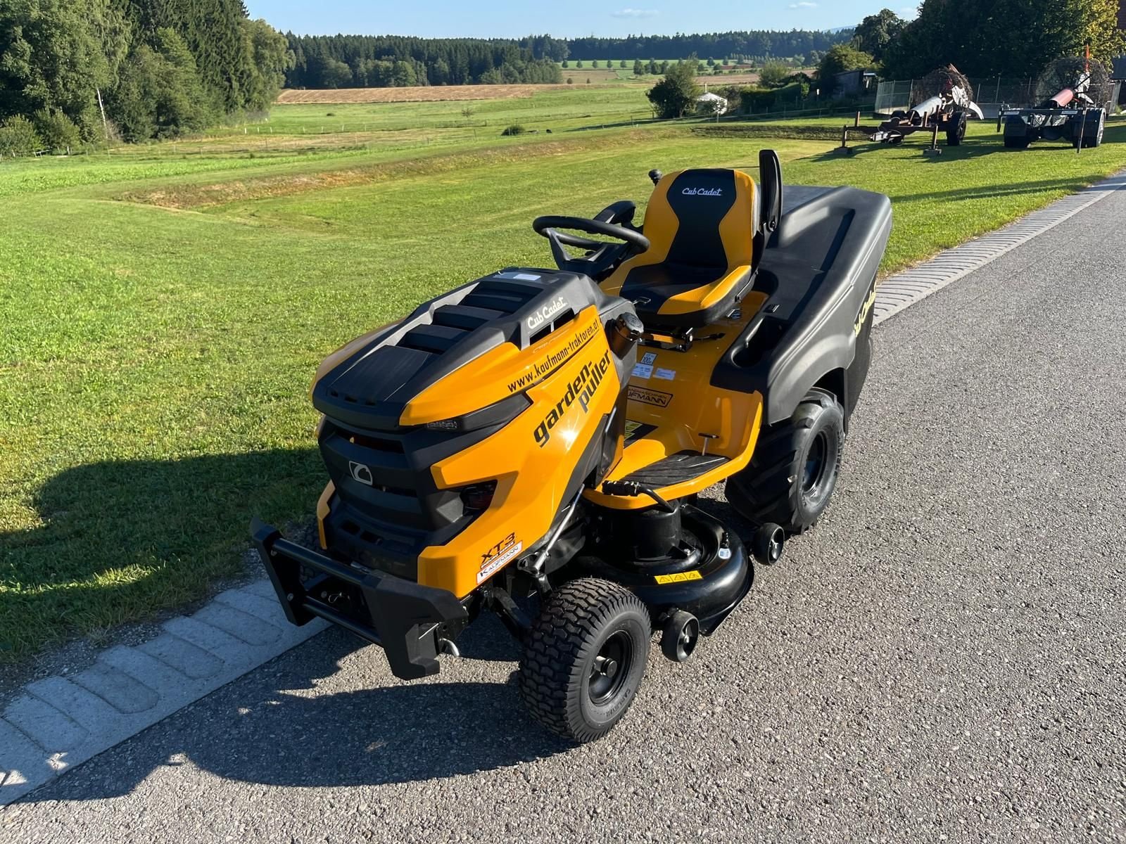 Rasentraktor от тип Cub Cadet Rasentraktor Cub Cadet XT3 QR 106, Vorführmaschine в NATTERNBACH (Снимка 1)