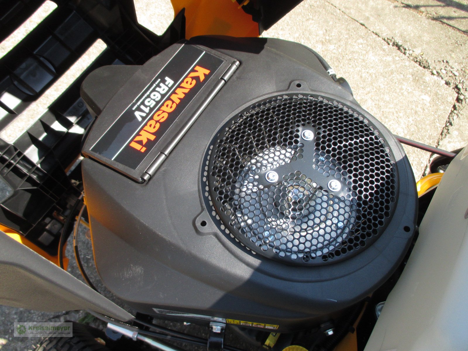 Rasentraktor of the type Cub Cadet XT 2 QR 106 2-Zylinder Kawasakimotor, Neumaschine in Feuchtwangen (Picture 6)