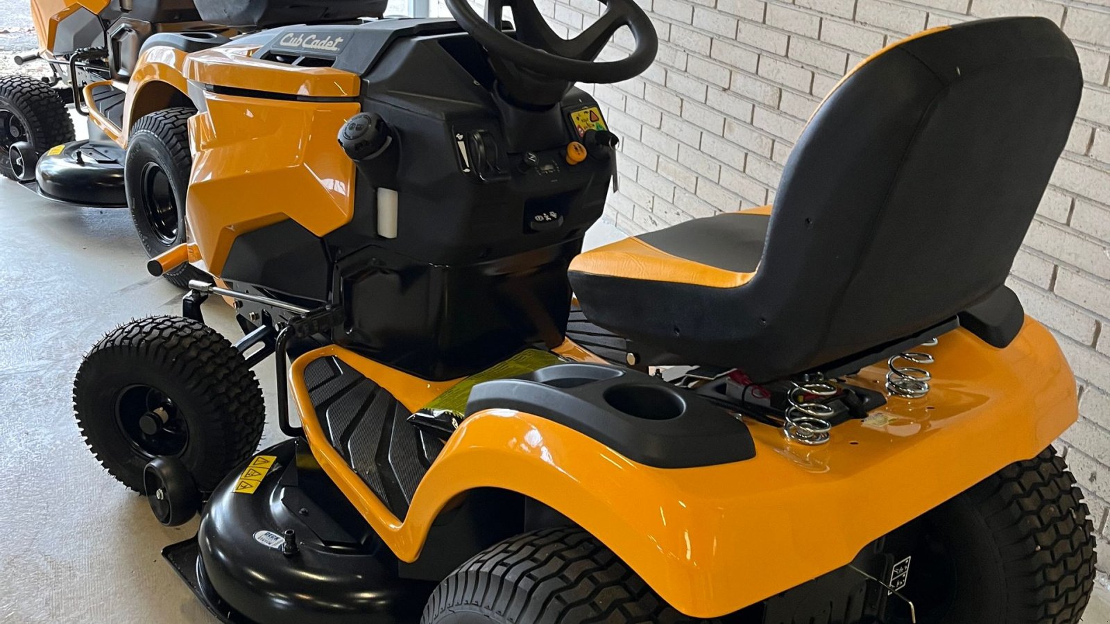 Rasentraktor от тип Cub Cadet XT2 PS107, Gebrauchtmaschine в Søllested (Снимка 3)