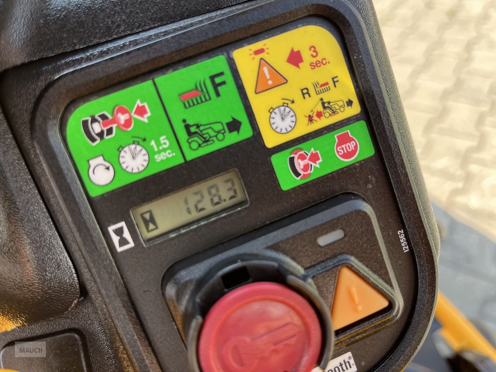 Rasentraktor of the type Cub Cadet XT2 QR106 nur 130h, Gebrauchtmaschine in Burgkirchen (Picture 10)