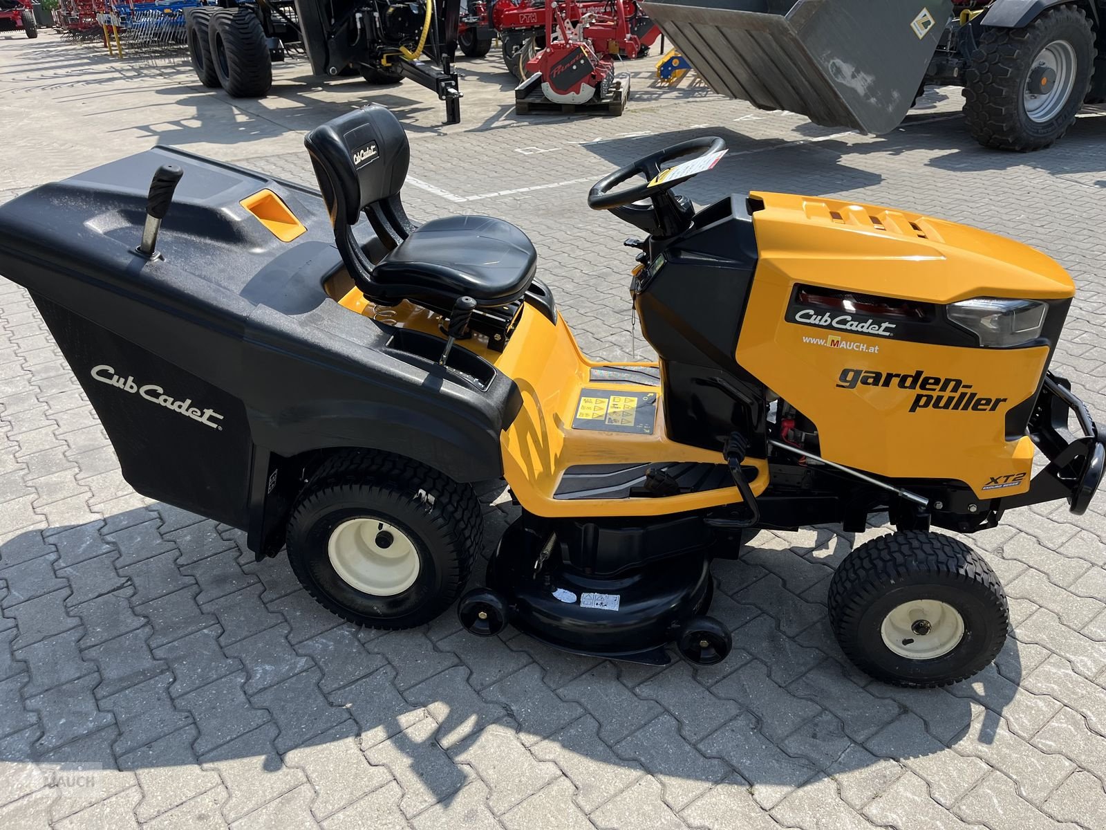 Rasentraktor of the type Cub Cadet XT2 QR106 nur 130h, Gebrauchtmaschine in Burgkirchen (Picture 9)