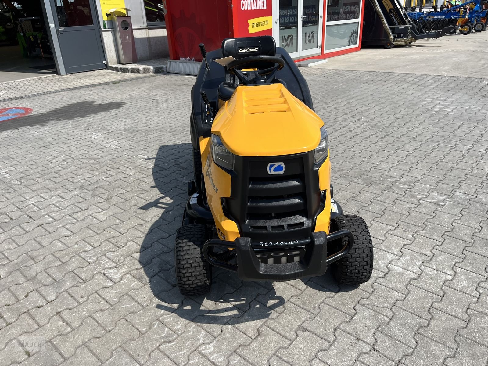 Rasentraktor of the type Cub Cadet XT2 QR106 nur 130h, Gebrauchtmaschine in Burgkirchen (Picture 3)