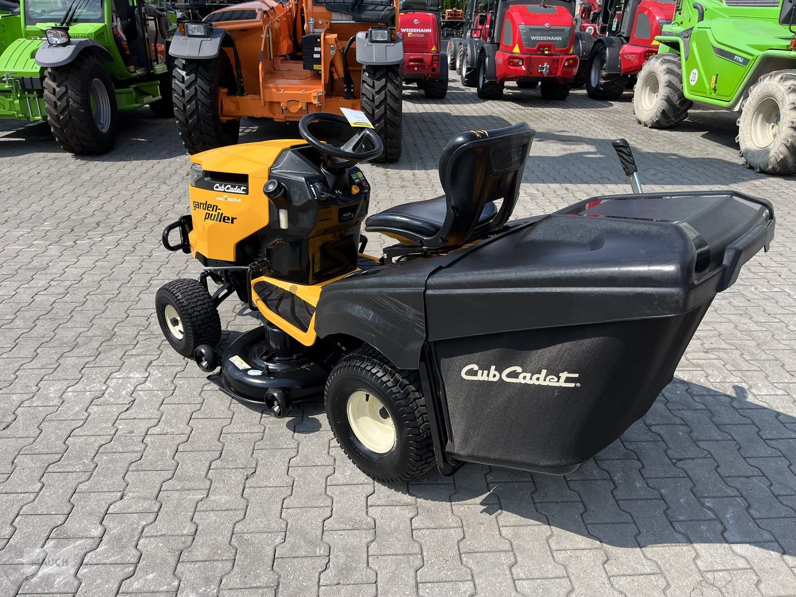Rasentraktor of the type Cub Cadet XT2 QR106 nur 130h, Gebrauchtmaschine in Burgkirchen (Picture 7)