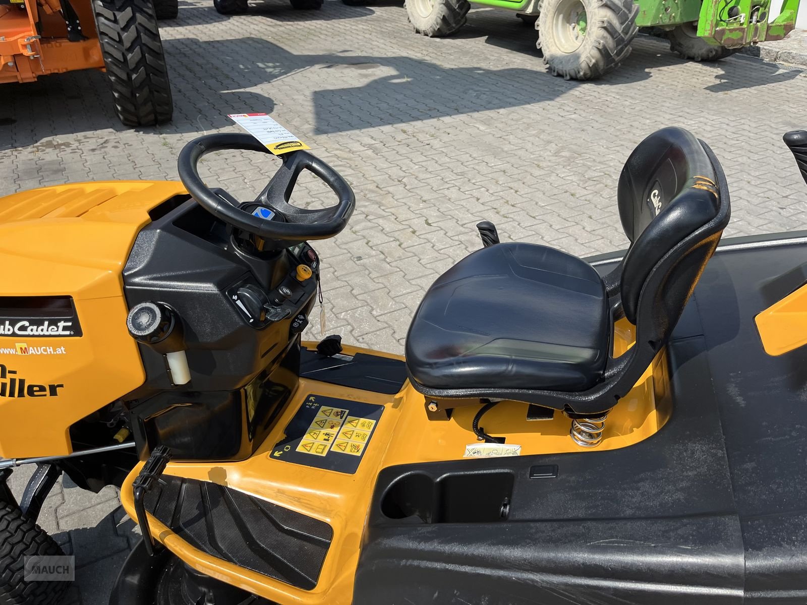 Rasentraktor of the type Cub Cadet XT2 QR106 nur 130h, Gebrauchtmaschine in Burgkirchen (Picture 12)