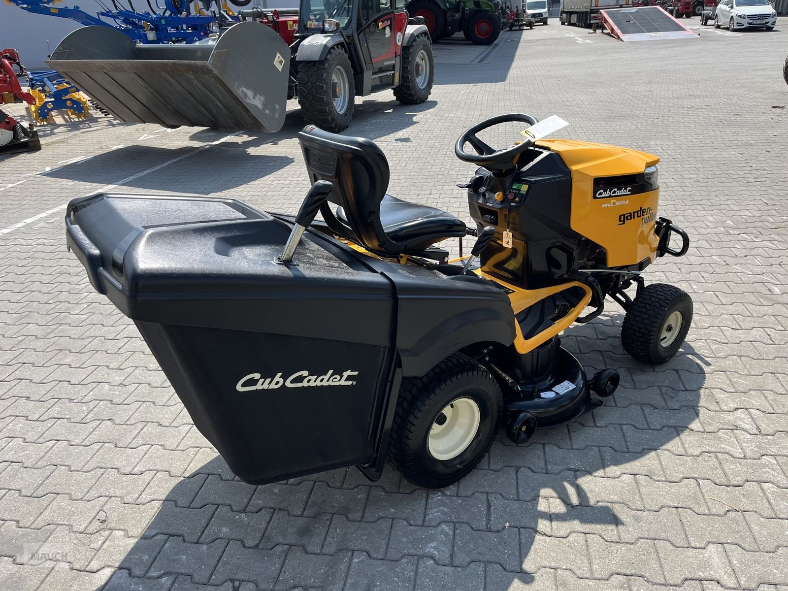Rasentraktor of the type Cub Cadet XT2 QR106 nur 130h, Gebrauchtmaschine in Burgkirchen (Picture 8)