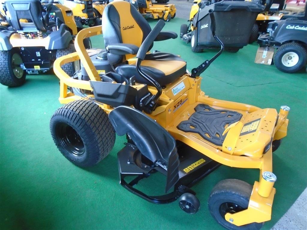 Rasentraktor of the type Cub Cadet XZ5 L 137, Gebrauchtmaschine in Viborg (Picture 3)
