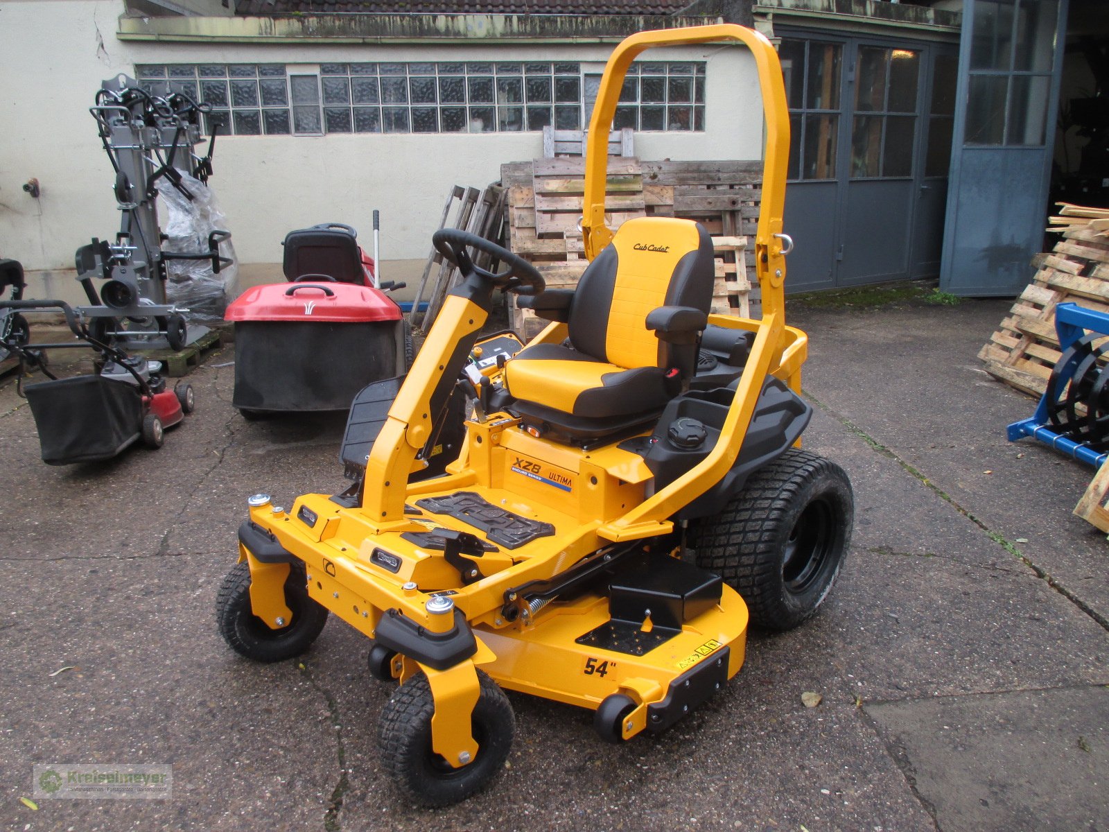 Rasentraktor a típus Cub Cadet XZ8 S137i Ultima Zero Turn Profi Nullwendekreismäher 137 cm Kohler Benzindirekteinspritzer, Neumaschine ekkor: Feuchtwangen (Kép 2)