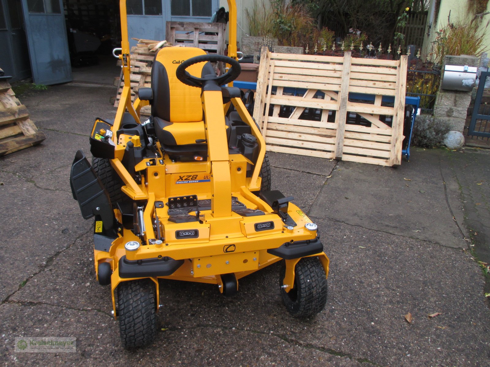 Rasentraktor a típus Cub Cadet XZ8 S137i Ultima Zero Turn Profi Nullwendekreismäher 137 cm Kohler Benzindirekteinspritzer, Neumaschine ekkor: Feuchtwangen (Kép 3)