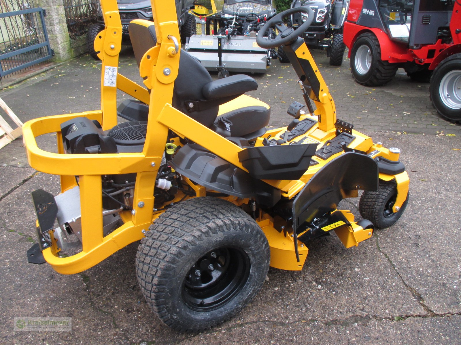 Rasentraktor a típus Cub Cadet XZ8 S137i Ultima Zero Turn Profi Nullwendekreismäher 137 cm Kohler Benzindirekteinspritzer, Neumaschine ekkor: Feuchtwangen (Kép 7)