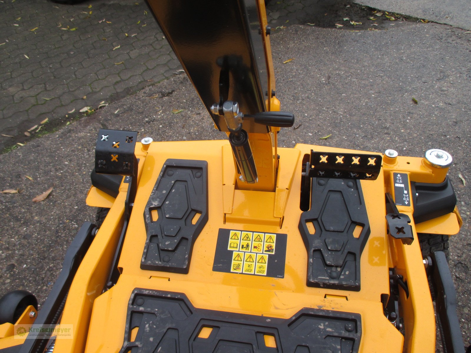 Rasentraktor a típus Cub Cadet XZ8 S137i Ultima Zero Turn Profi Nullwendekreismäher 137 cm Kohler Benzindirekteinspritzer, Neumaschine ekkor: Feuchtwangen (Kép 8)