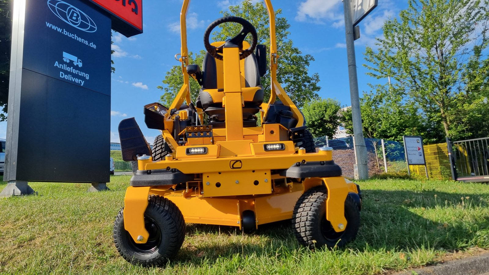 Rasentraktor типа Cub Cadet XZ8 S137i Ultima ZeroTurn, Neumaschine в Olpe (Фотография 1)