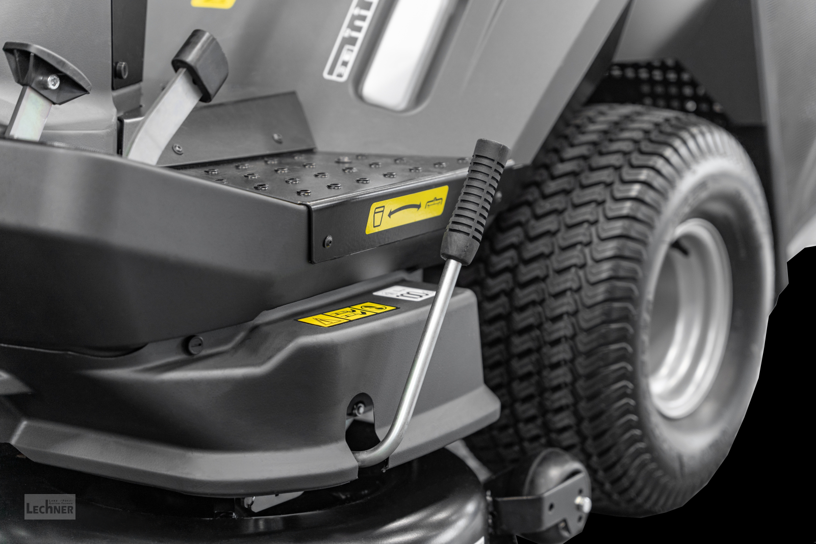 Rasentraktor des Typs Efco EF 106/24 KH „Exclusive Plus“ mit ChangeOver, Neumaschine in Bad Abbach-Dünzling (Bild 5)