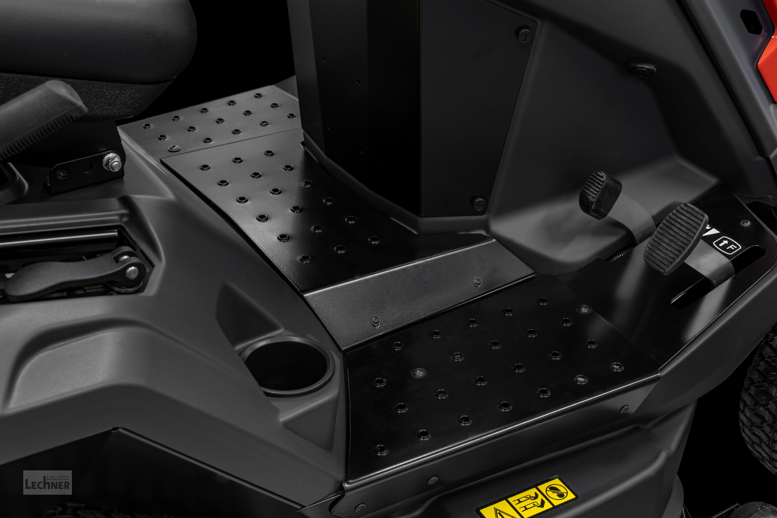 Rasentraktor des Typs Efco EF 106/24 KH „Exclusive Plus“ mit ChangeOver, Neumaschine in Bad Abbach-Dünzling (Bild 7)