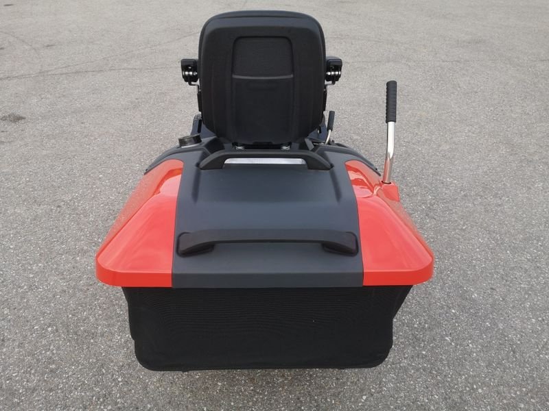 Rasentraktor des Typs Efco Rasentraktor EFCO EF 106/24 KH, Neumaschine in NATTERNBACH (Bild 4)