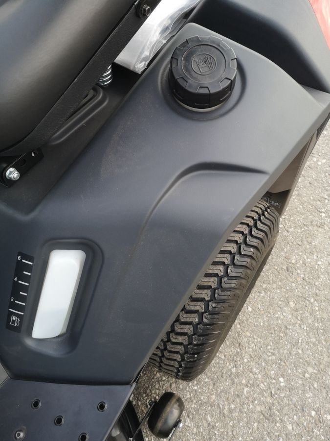 Rasentraktor des Typs Efco Rasentraktor EFCO EF 106/24 KH, Neumaschine in NATTERNBACH (Bild 11)