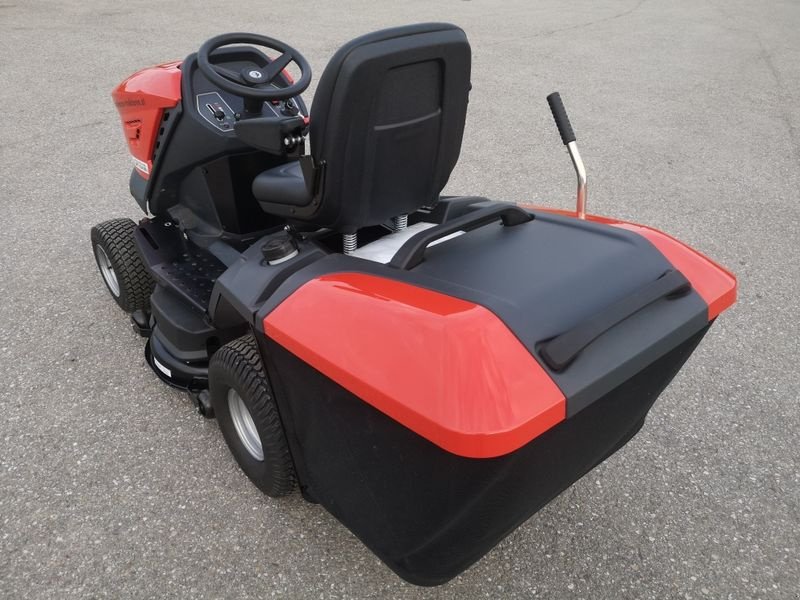 Rasentraktor des Typs Efco Rasentraktor EFCO EF 106/24 KH, Neumaschine in NATTERNBACH (Bild 3)