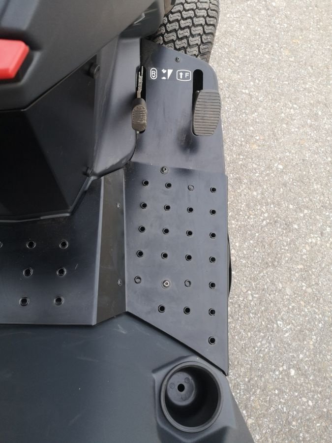 Rasentraktor des Typs Efco Rasentraktor EFCO EF 106/24 KH, Neumaschine in NATTERNBACH (Bild 15)