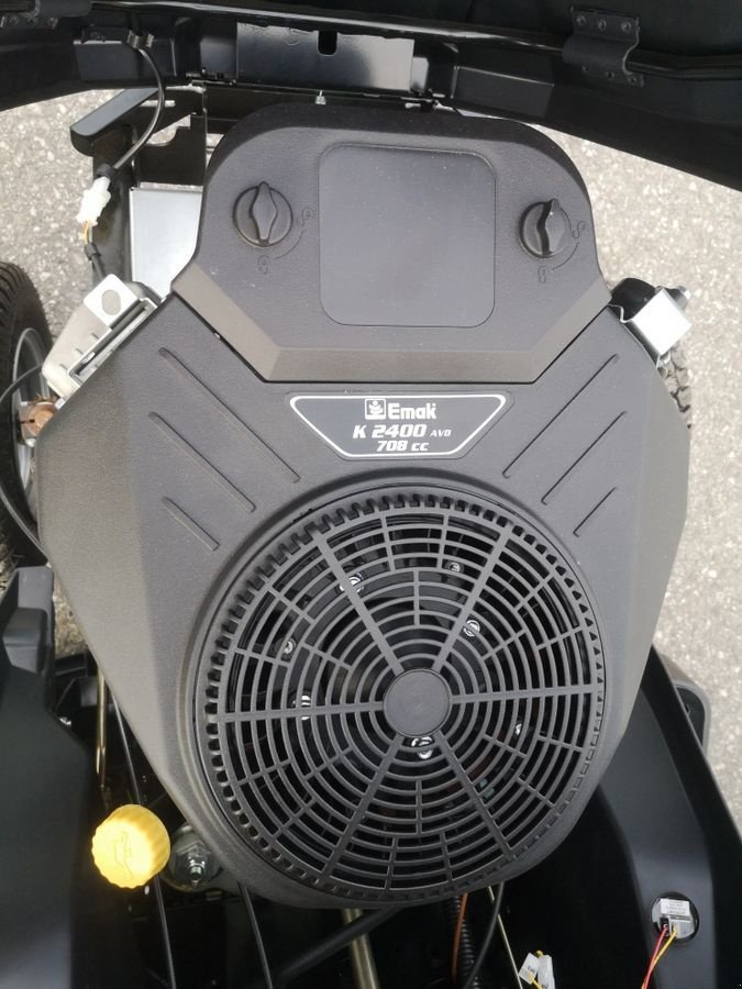 Rasentraktor des Typs Efco Rasentraktor EFCO EF 106/24 KH, Neumaschine in NATTERNBACH (Bild 10)