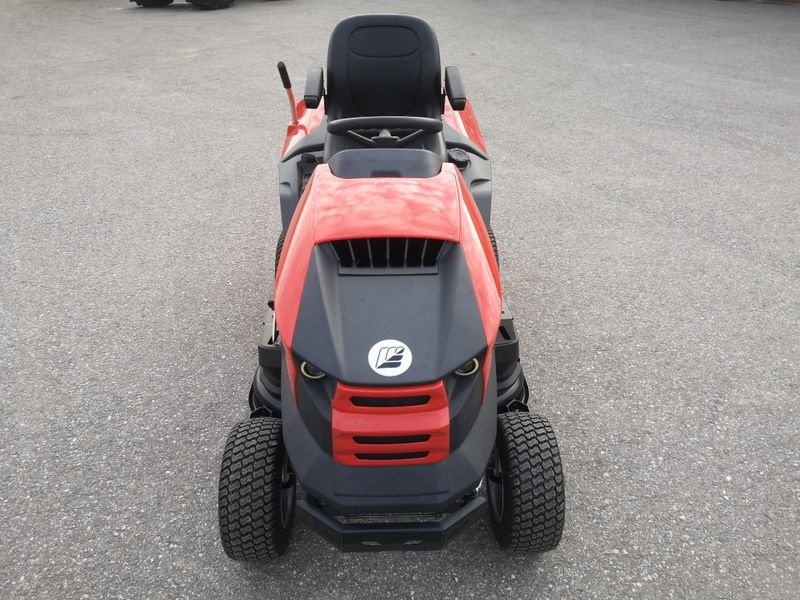 Rasentraktor des Typs Efco Rasentraktor EFCO EF 106/24 KH, Neumaschine in NATTERNBACH (Bild 9)