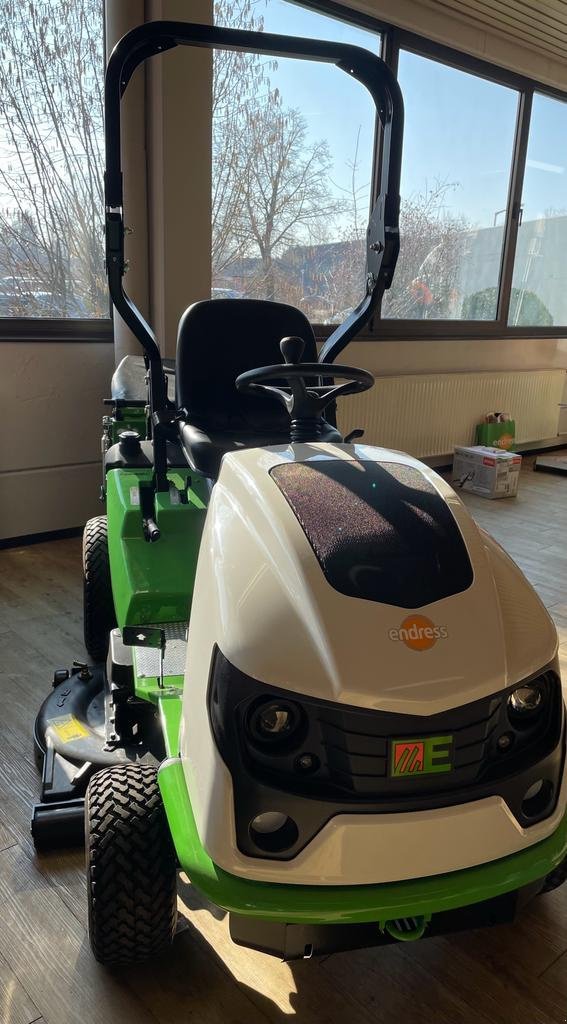 Rasentraktor des Typs Etesia Hydro 100, Neumaschine in Nürnberg (Bild 3)