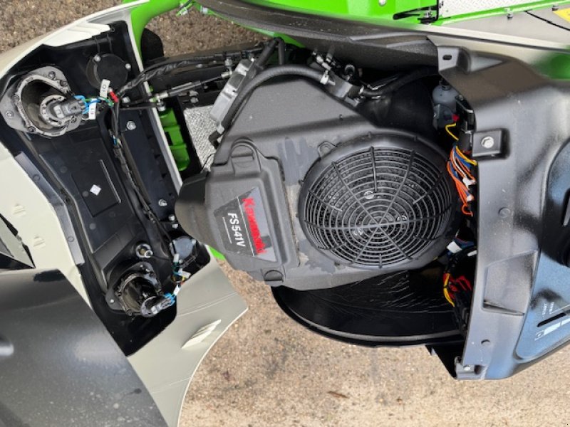 Rasentraktor des Typs Etesia Hydro 100, Neumaschine in Mainz-Kastel (Bild 4)